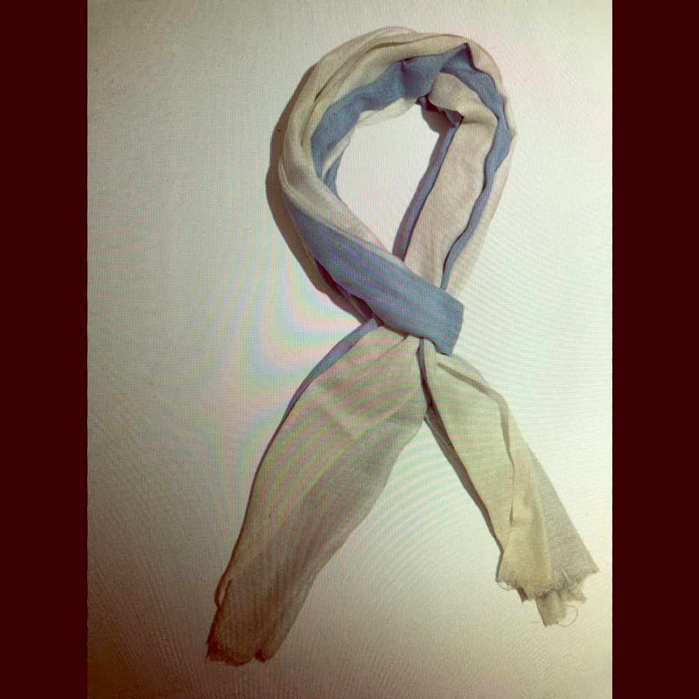 100% FINE WOOL SCARF - Picture 1 of 5